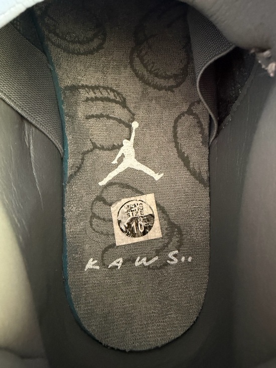 Jordan 4 Retro- KAWS Men’s size 10 - Picture 8 of 12